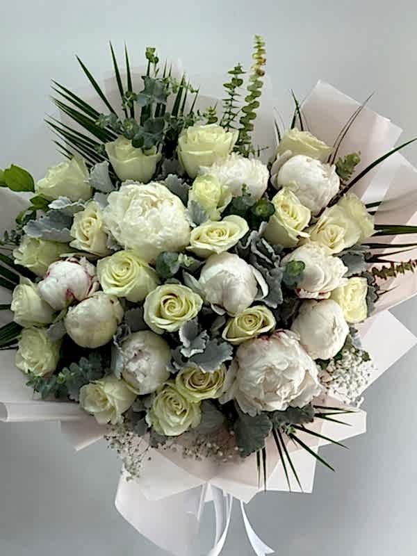 Beyaz Şakayık & Gül Buketi