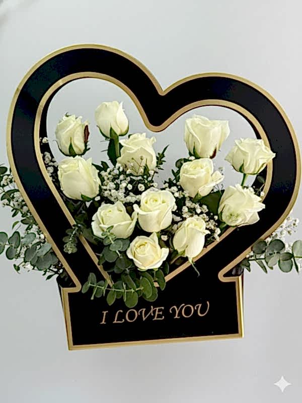 Kalp Kutuda Beyaz Güller