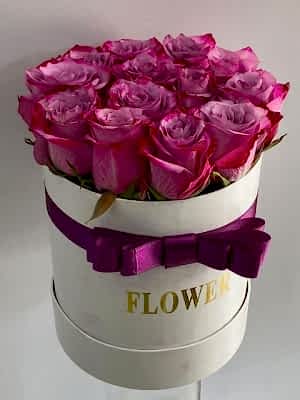 Beyaz Kutuda İthal 14 Mor Gül