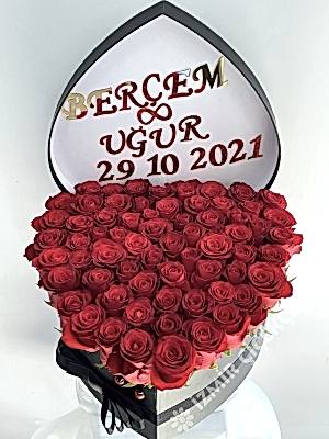 Kalp Kutuda İsimli 60 Kırmızı Gül