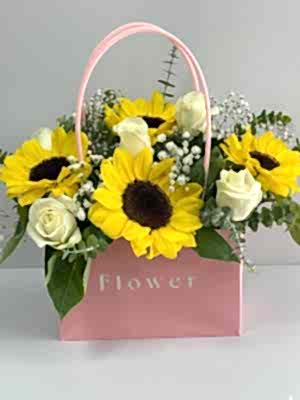 Pembe Çantada Çiçek Aranjmanı