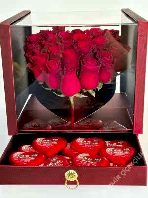 Romantik Kutuda Kalpli Güller & Çikolata
