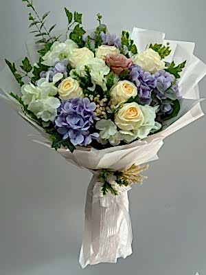 Yapay Ortanca Gül Buketi