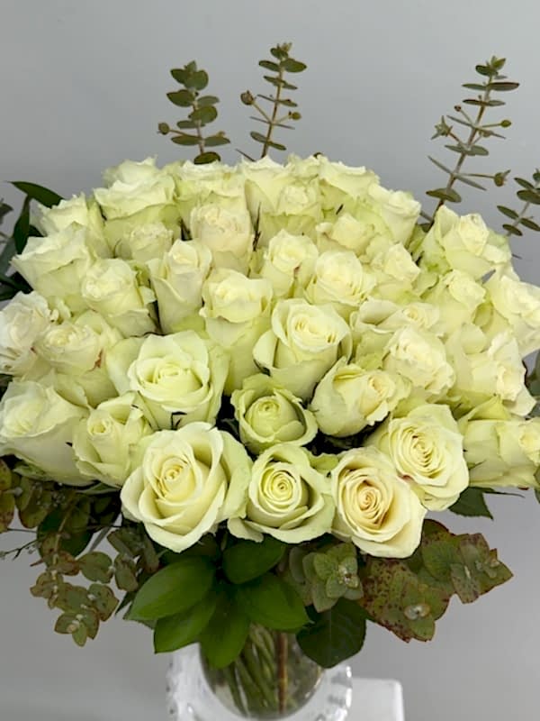 Vazoda 41 Beyaz Gül Aranjmanı