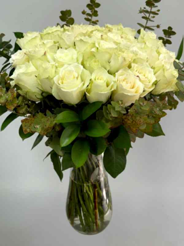 Vazoda 41 Beyaz Gül Aranjmanı